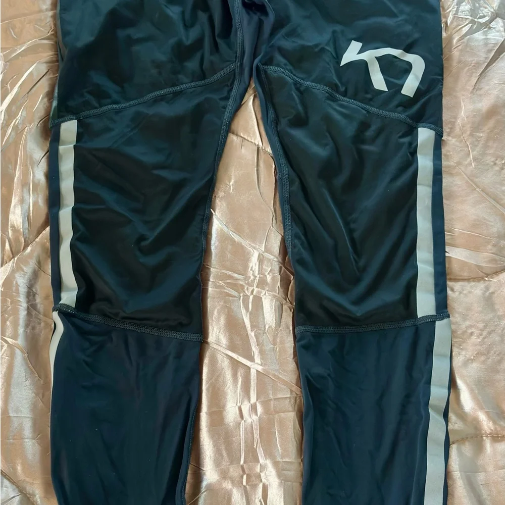 Kari Traa reflective Leggings in Black and Gray - Picture 1 of 6